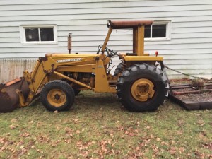 Side view of the tractor.